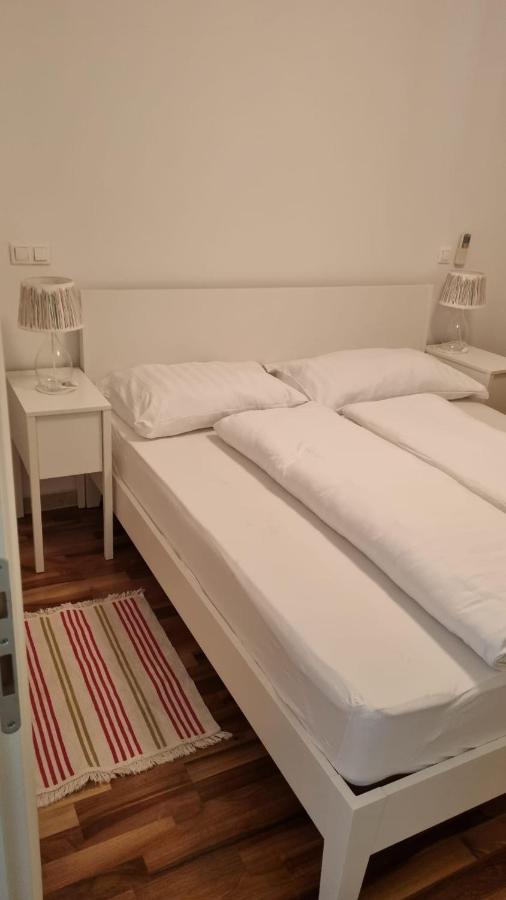 포레치 Casa Emma With Pool 아파트 외부 사진