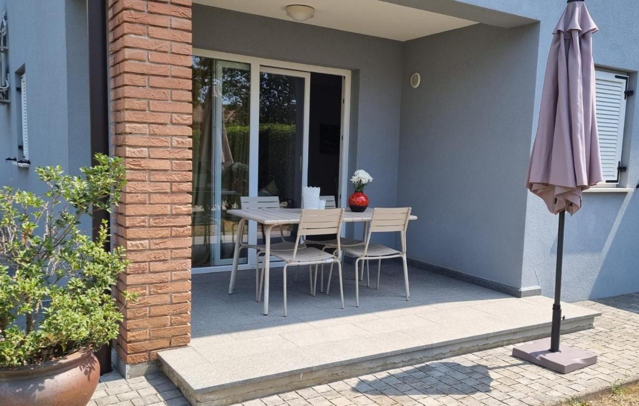 포레치 Casa Emma With Pool 아파트 외부 사진